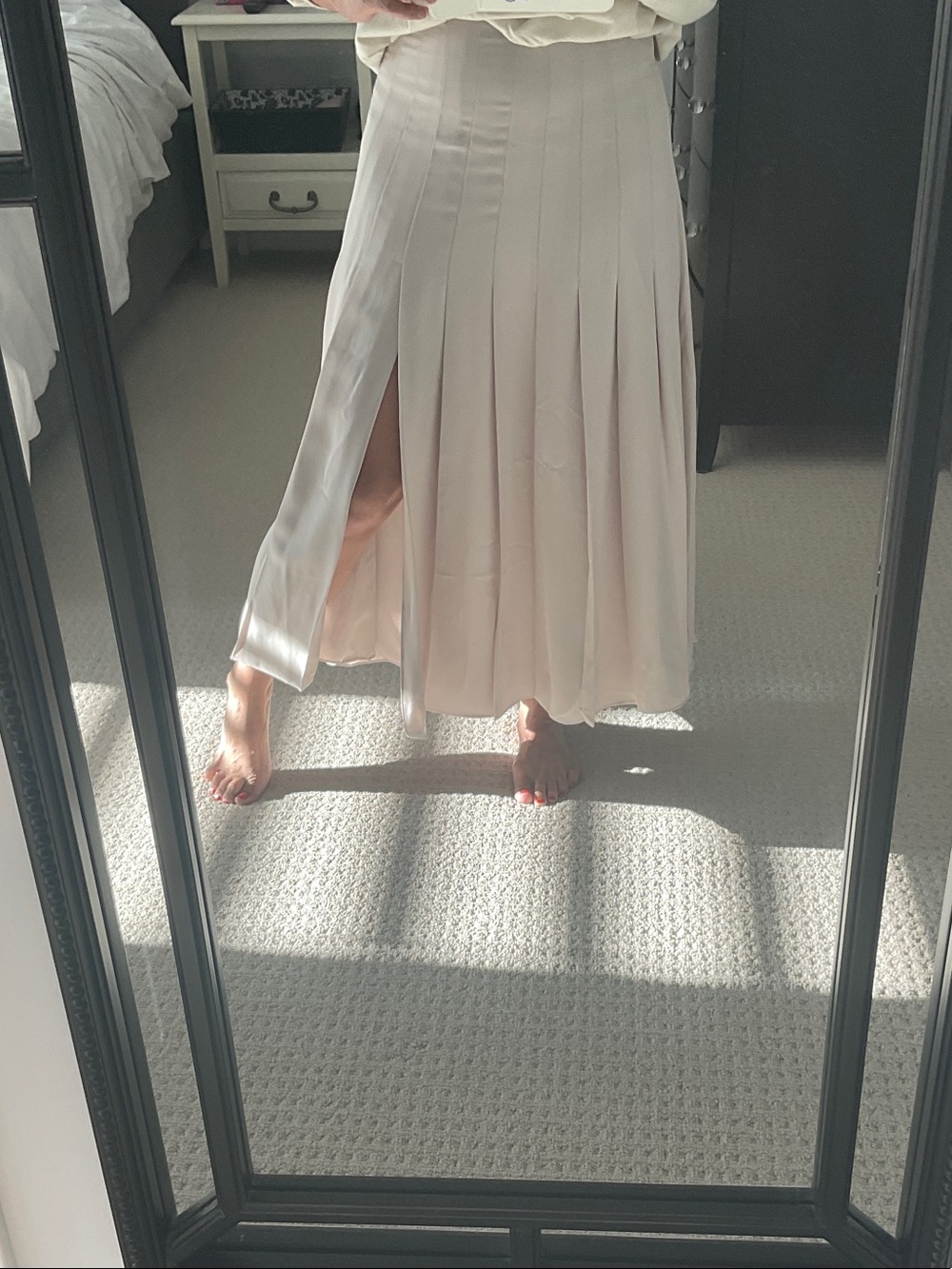 Aritzia babaton matte pearl criteria skirt size 2 NWT BUT FLAWED